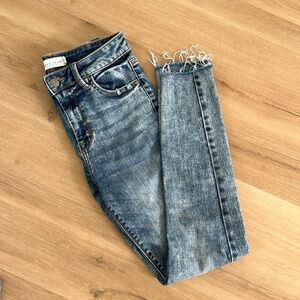 Carly Jean Los Angeles Skinny Jeans Stretchy Denim Raw Hem Medium Wash